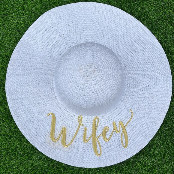 the chic soul Accessories - THE CHIC SOUL White Wide Brim WIFEY Hat